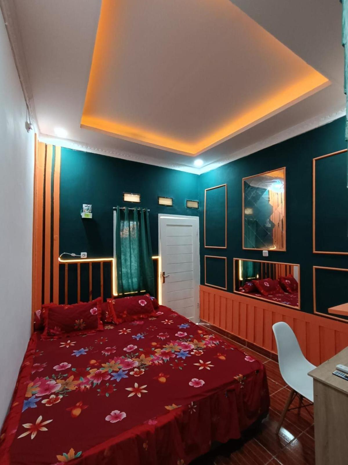 Oyo Life 92977 Neba Kost Aesthetic Hotel Peladen Bagian luar foto