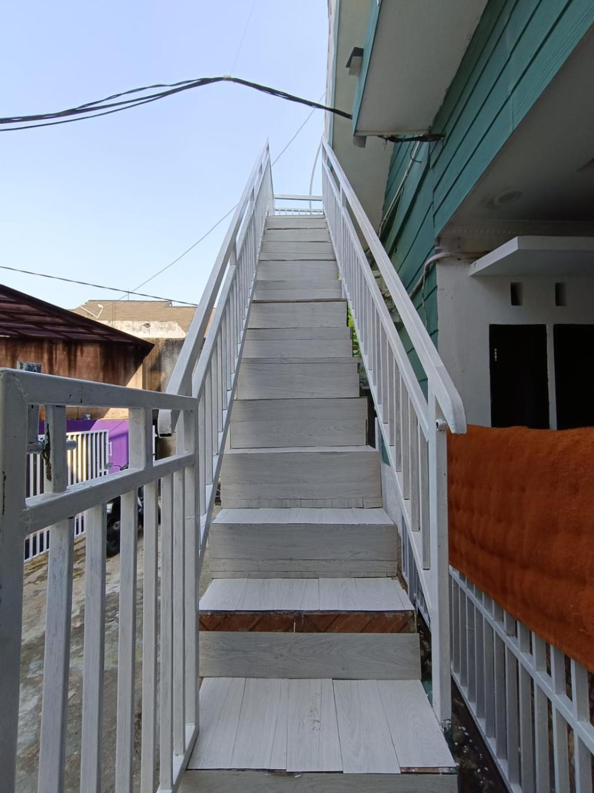Oyo Life 92977 Neba Kost Aesthetic Hotel Peladen Bagian luar foto